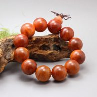 Vòng tay phong thủy gỗ huyết rồng