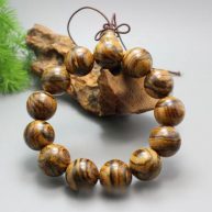 Vòng tay phong thủy gỗ trầm hương sọc hổ